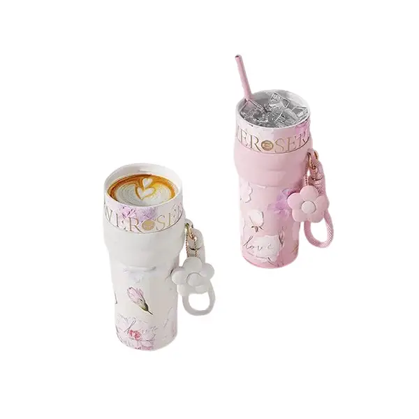 Cană de cafea păstrată la rece